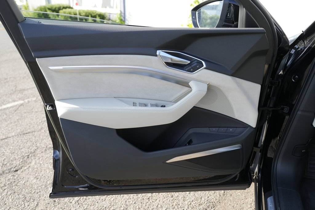 Used 2019 Audi e-tron Prestige AWD/4WD image 23