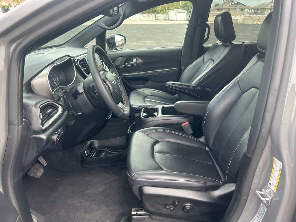 Used 2025 Chrysler Pacifica Select FWD image 25