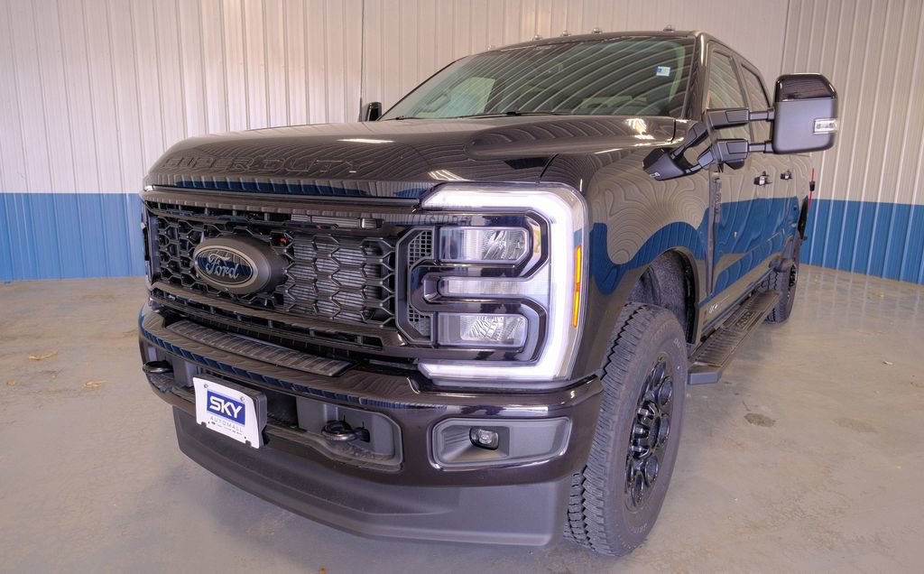 New 2025 Ford F350 Lariat w/ Black Appearance Package