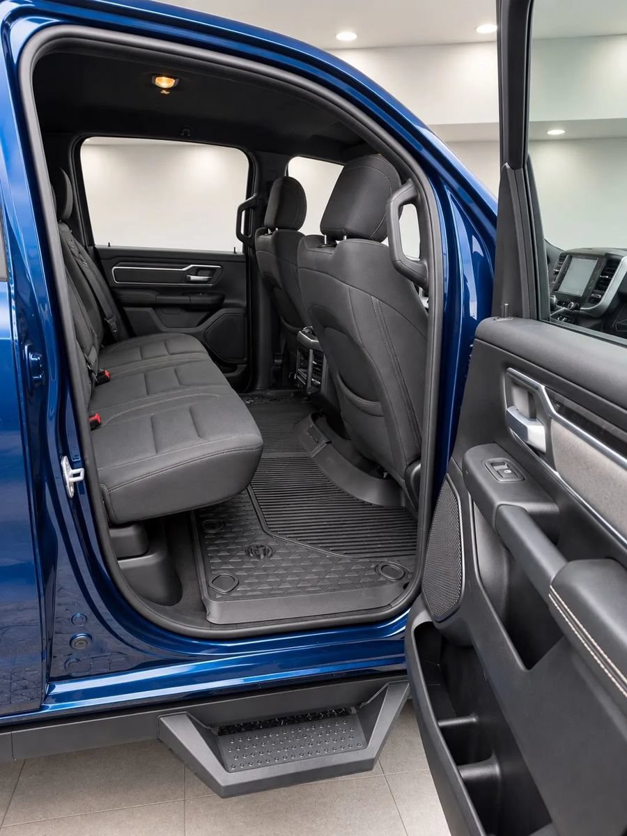 Used 2019 RAM 1500 Big Horn AWD/4WD image 11