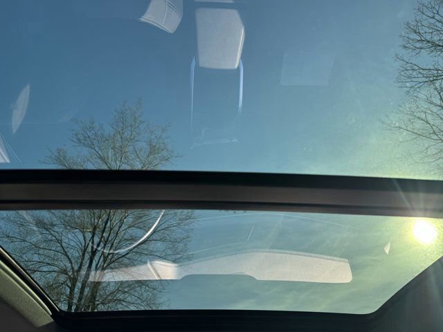 Used 2023 Audi e-tron Premium Plus image 15