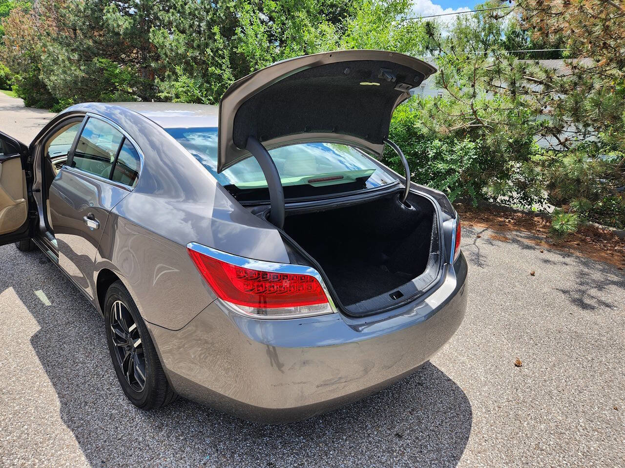 Used 2010 Buick LaCrosse CX FWD image 10