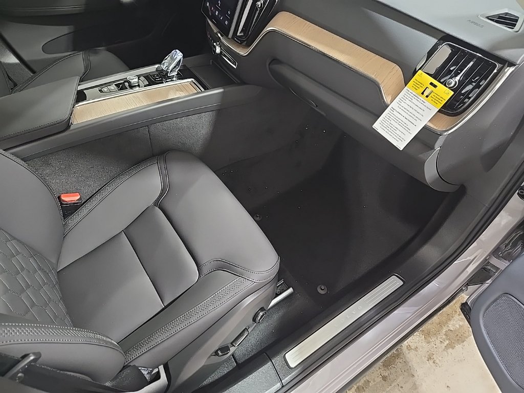 Used 2026 Volvo XC60 B5 Plus w/ Protection Package Premier AWD/4WD image 22