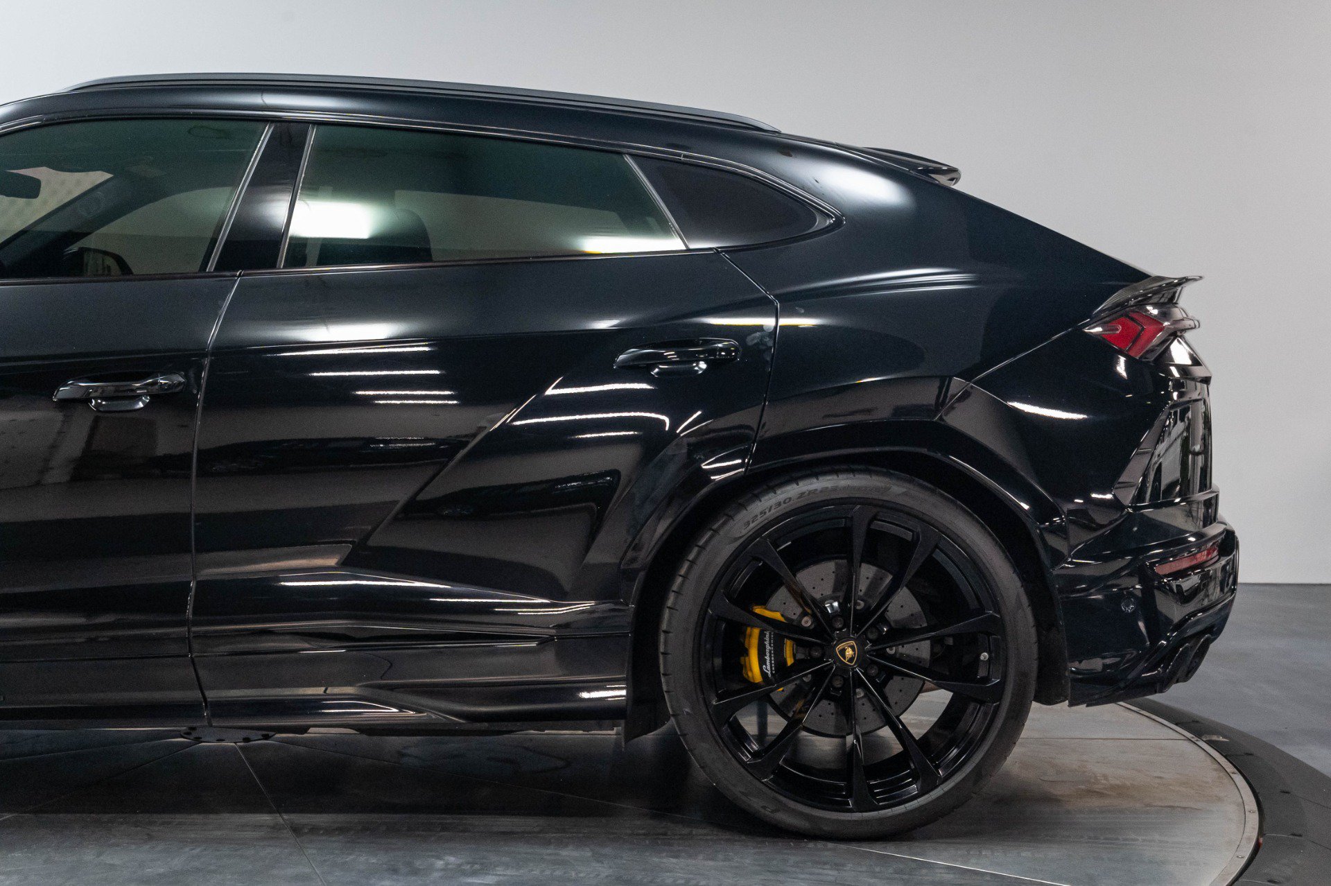 Used 2019 Lamborghini Urus AWD/4WD image 59