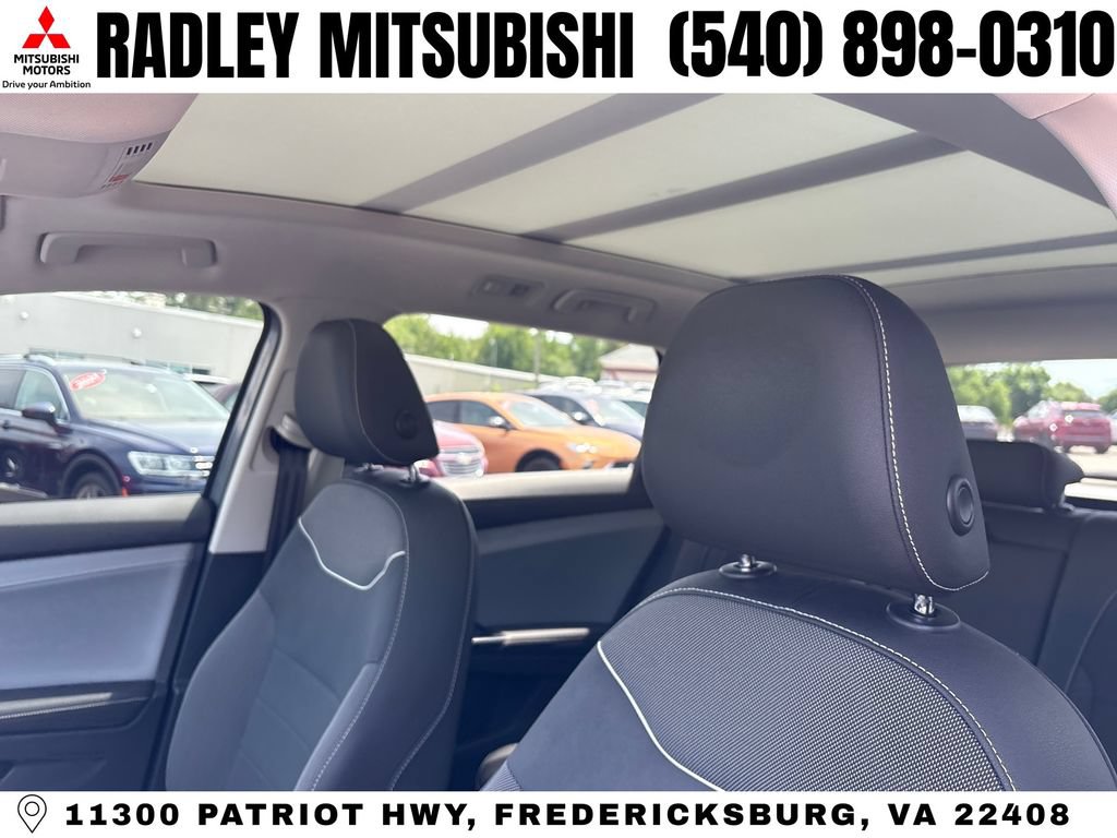 Used 2024 Volkswagen Taos SE w/ Panoramic Sunroof Package AWD/4WD image 2