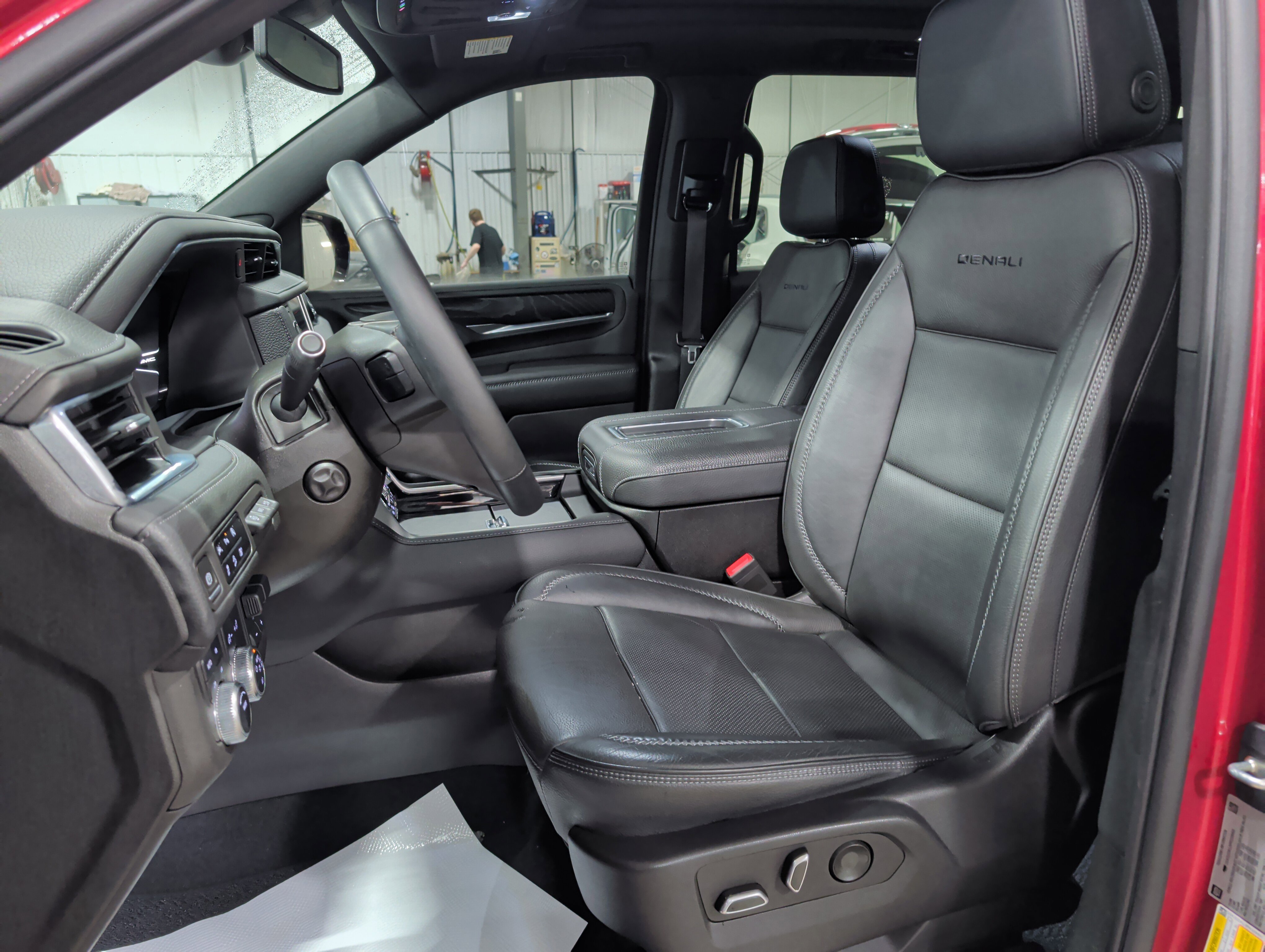 Used 2023 GMC Yukon Denali w/ Max Trailering Package AWD/4WD image 7