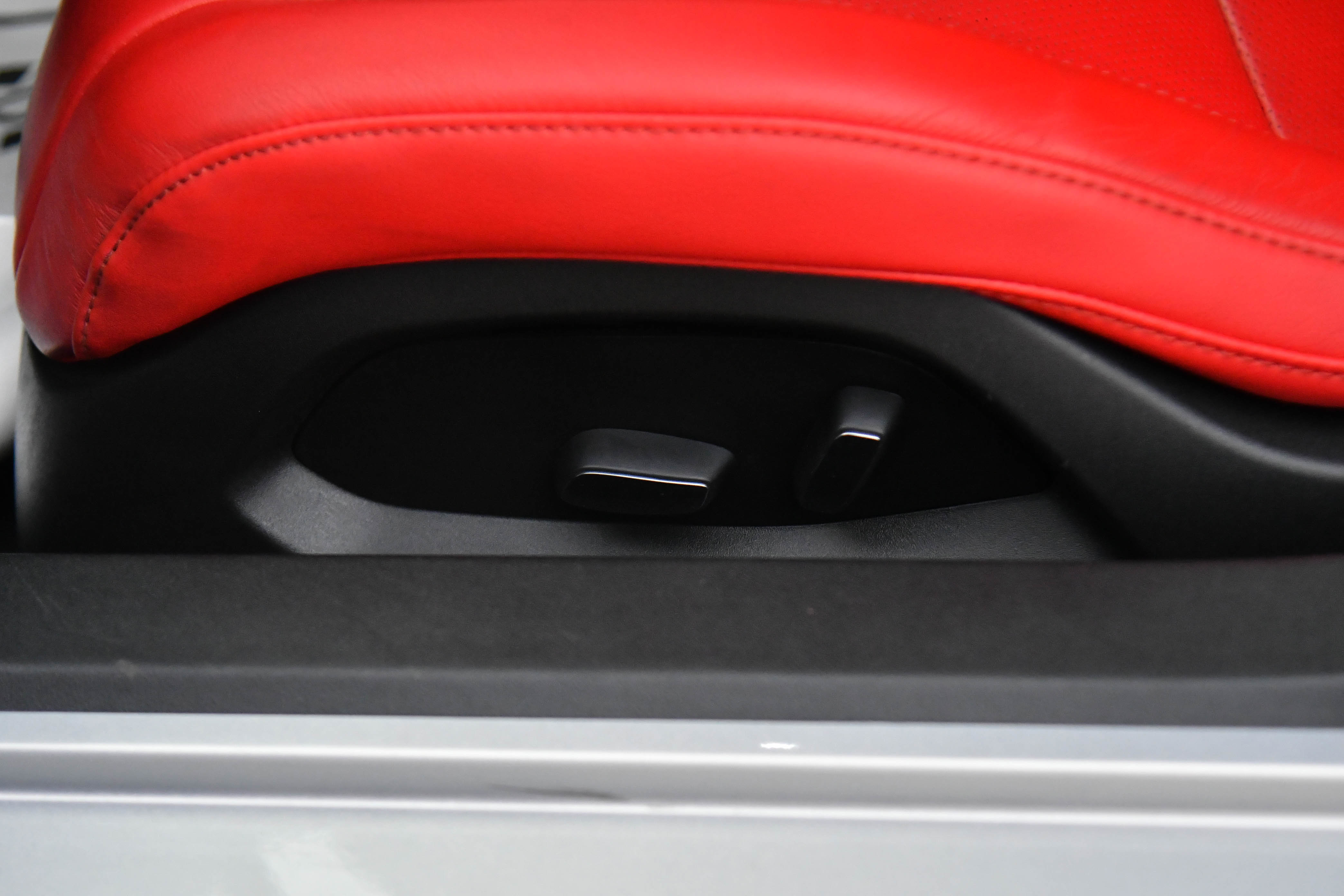 Used 2024 Chevrolet Corvette Stingray Convertible w/ 1LT image 22