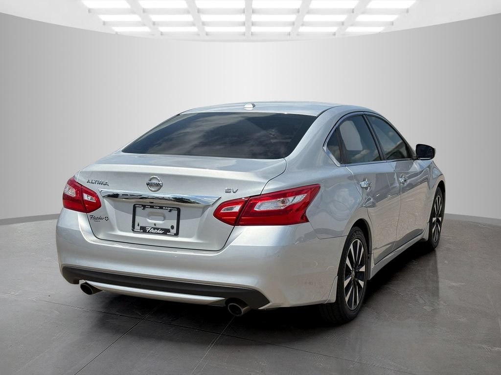 Used 2017 Nissan Altima 2.5 SV w/ Convenience Package FWD image 3