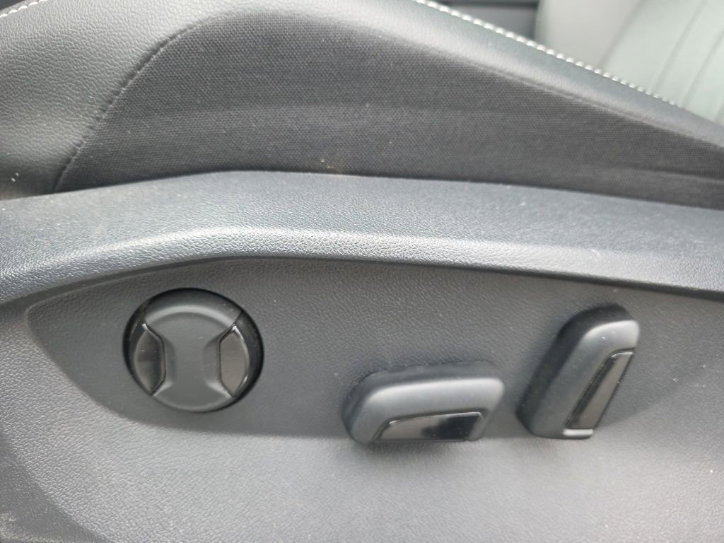 Used 2024 Volkswagen Tiguan SE R-Line image 12