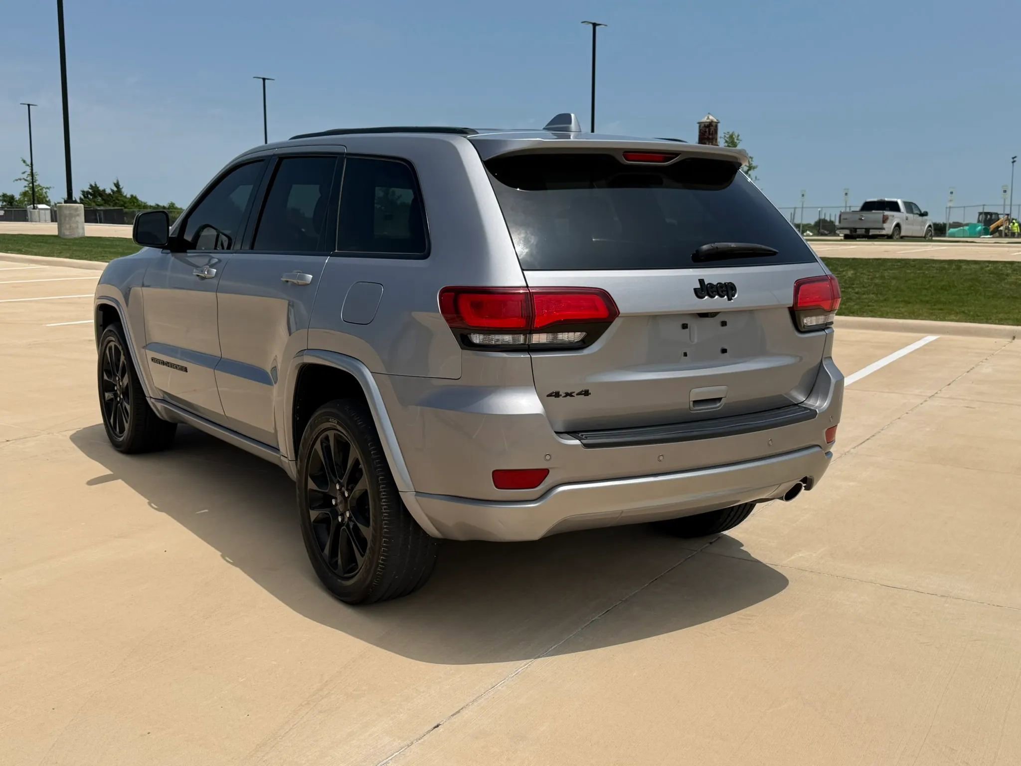 Used 2020 Jeep Grand Cherokee Altitude AWD/4WD image 6
