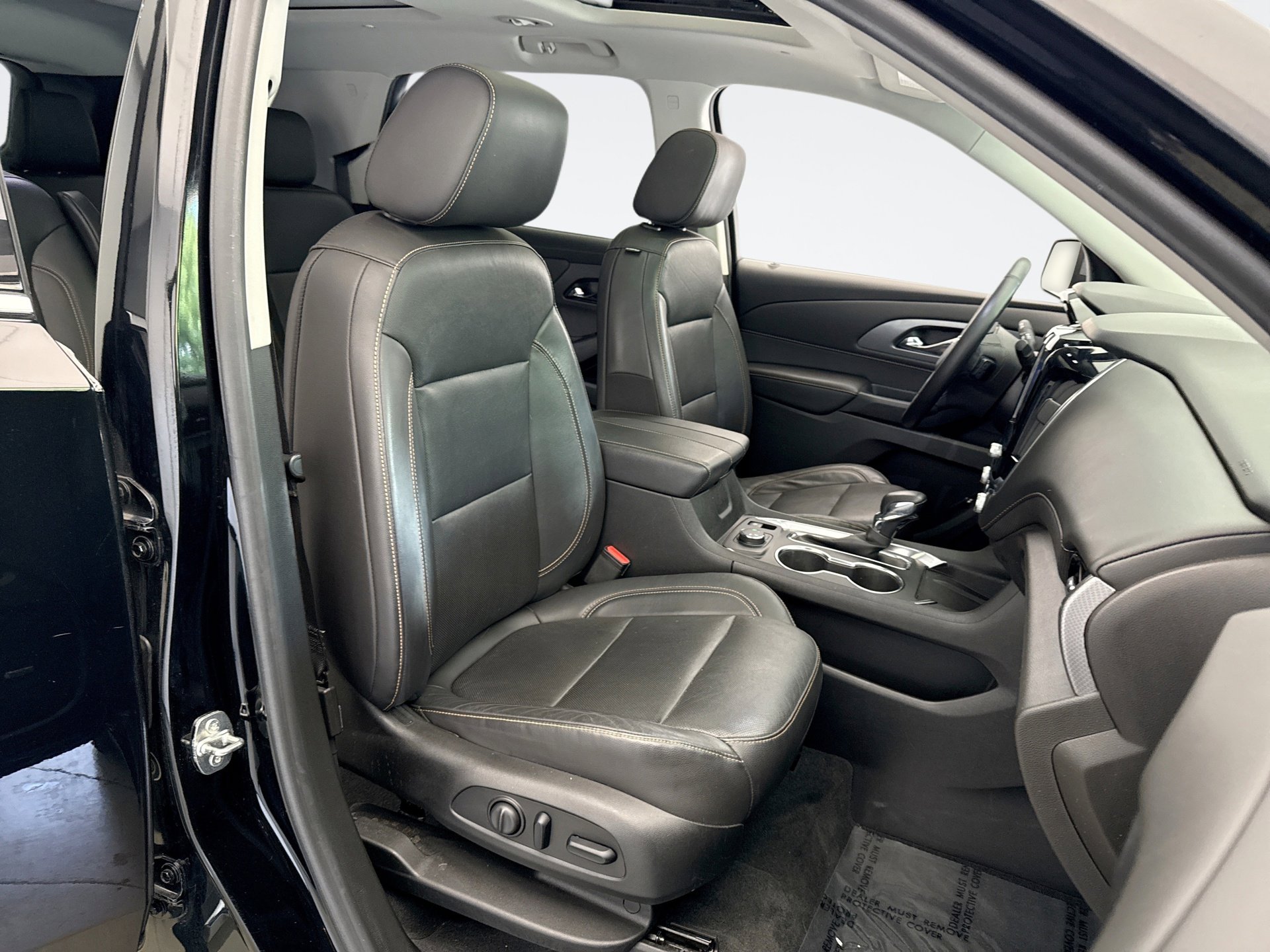 Used 2021 Chevrolet Traverse Premier AWD/4WD image 16