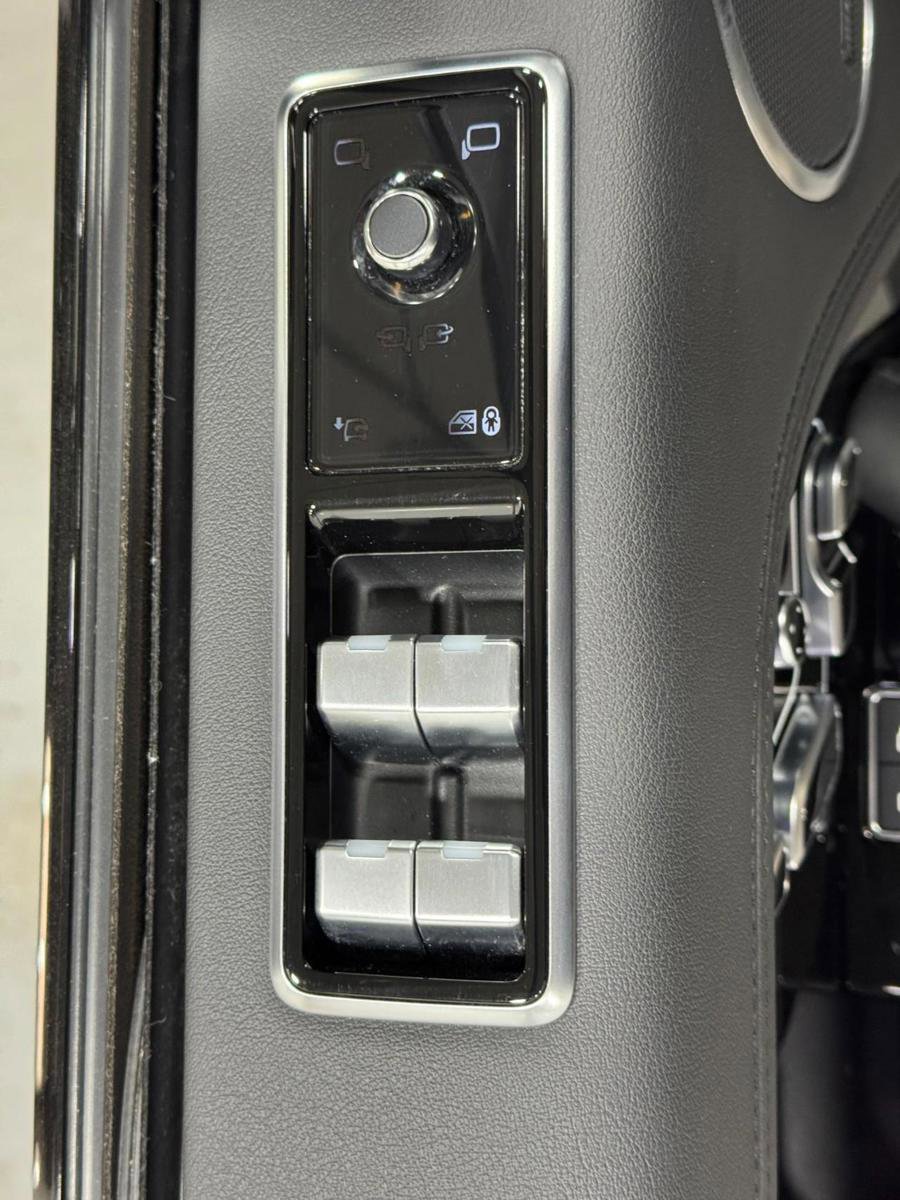 Used 2021 Land Rover Range Rover P525 Westminster Edition image 24