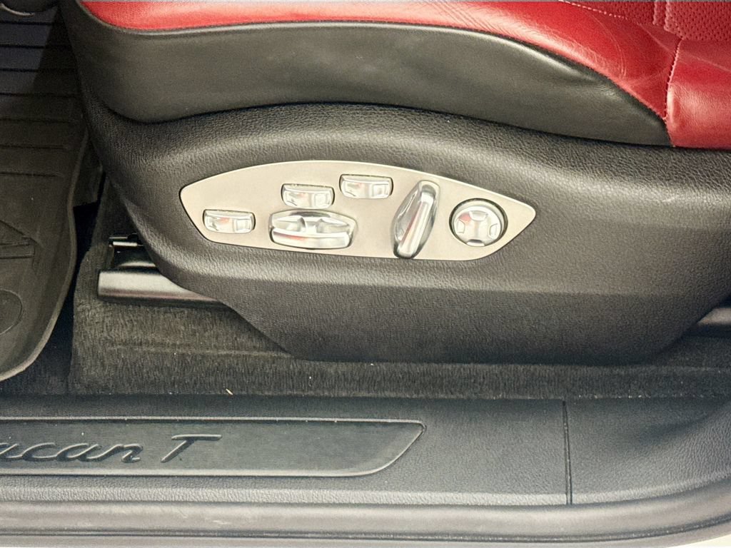 Used 2023 Porsche Macan Turbo AWD/4WD image 21