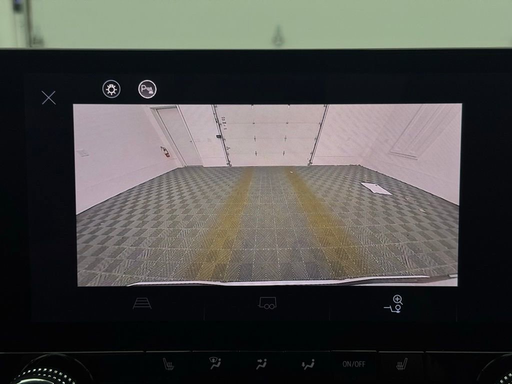 Used 2024 GMC Canyon Elevation w/ Convenience Package image 4