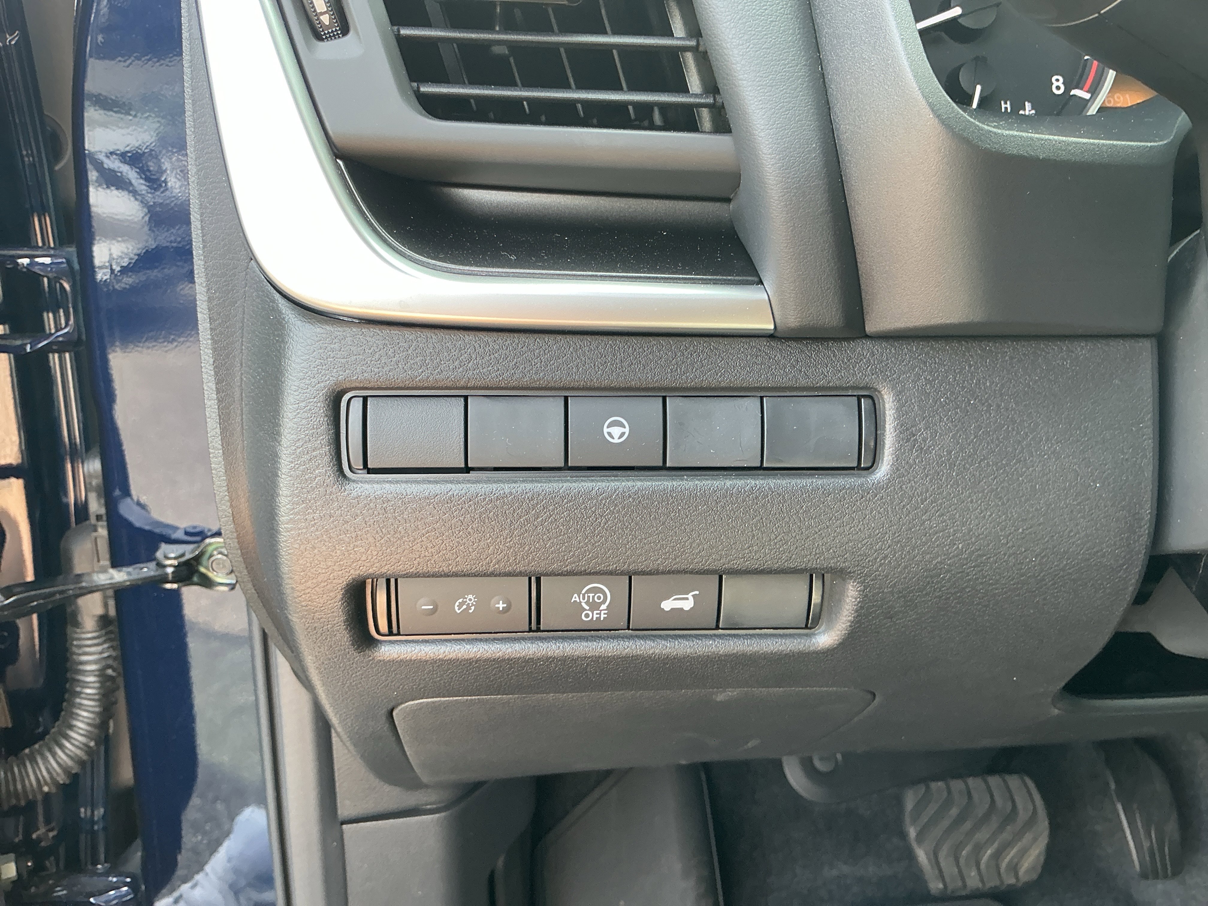 Certified 2026 Nissan Rogue SV FWD image 13