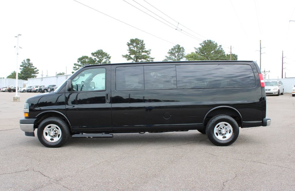 Used 2020 Chevrolet Express 3500 LT w/ LT Preferred Equipment Group RWD image 3