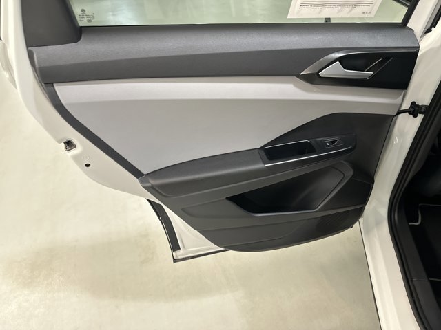 Certified 2023 Volkswagen Taos SE image 23