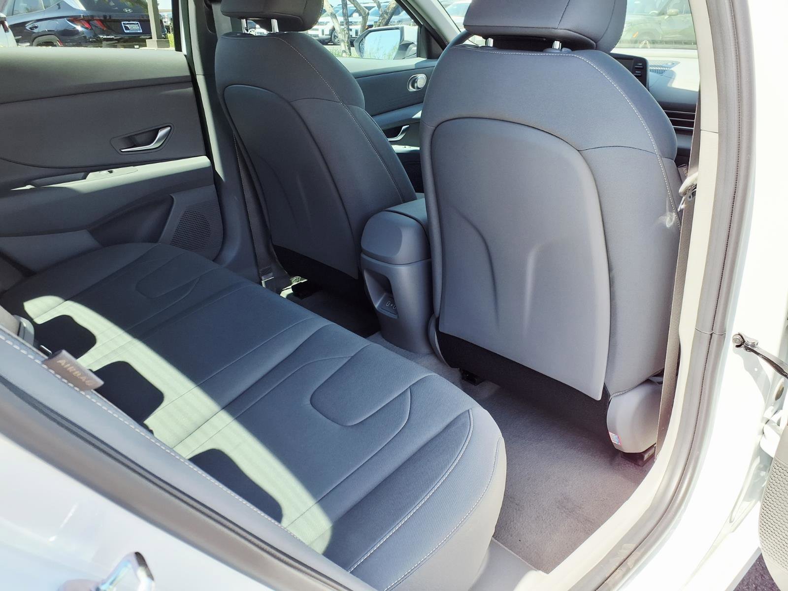 New 2026 Hyundai Elantra Hybrid FWD image 8