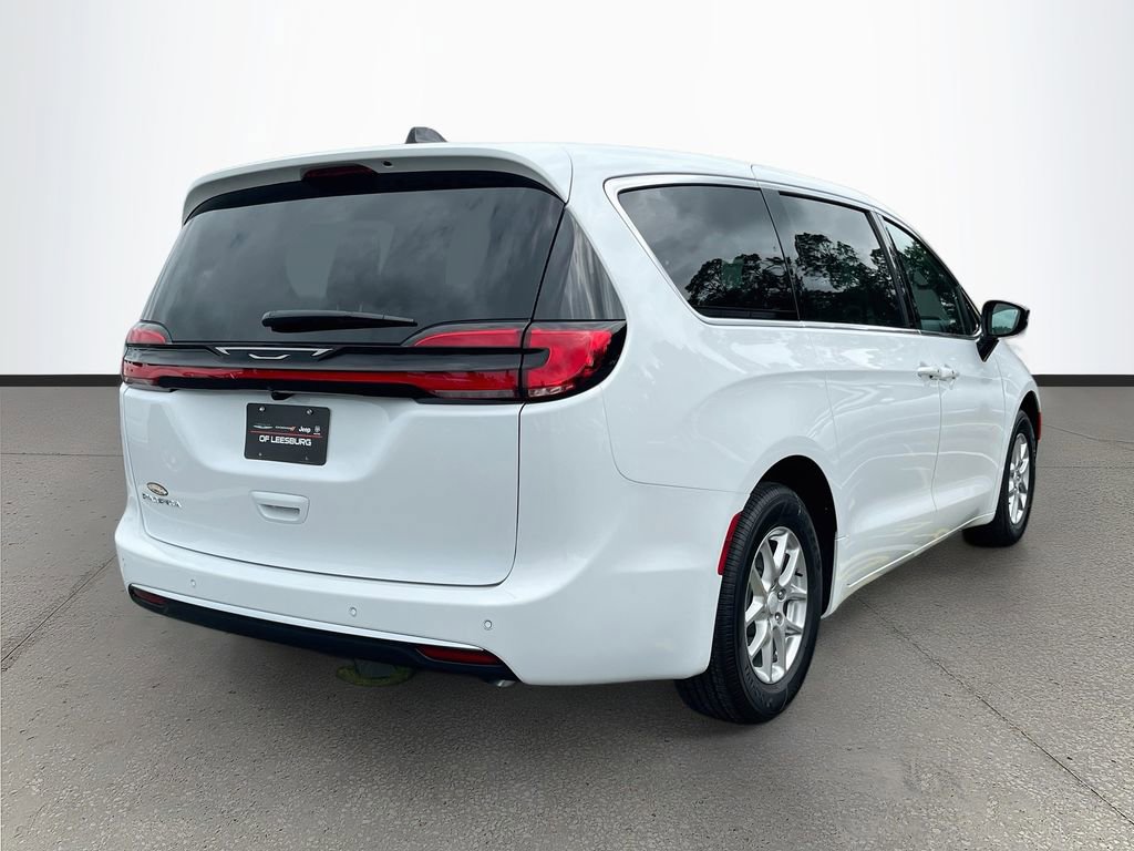 New 2027 Chrysler Pacifica Select FWD image 7