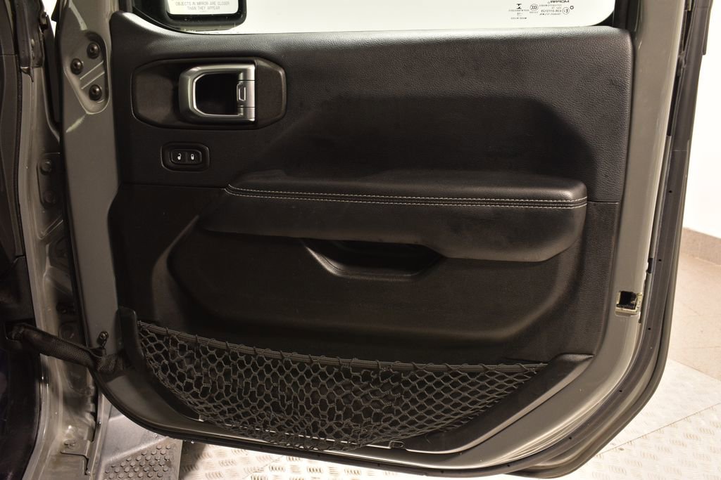 Used 2018 Jeep Wrangler Unlimited Sahara w/ Cold Weather Group image 33