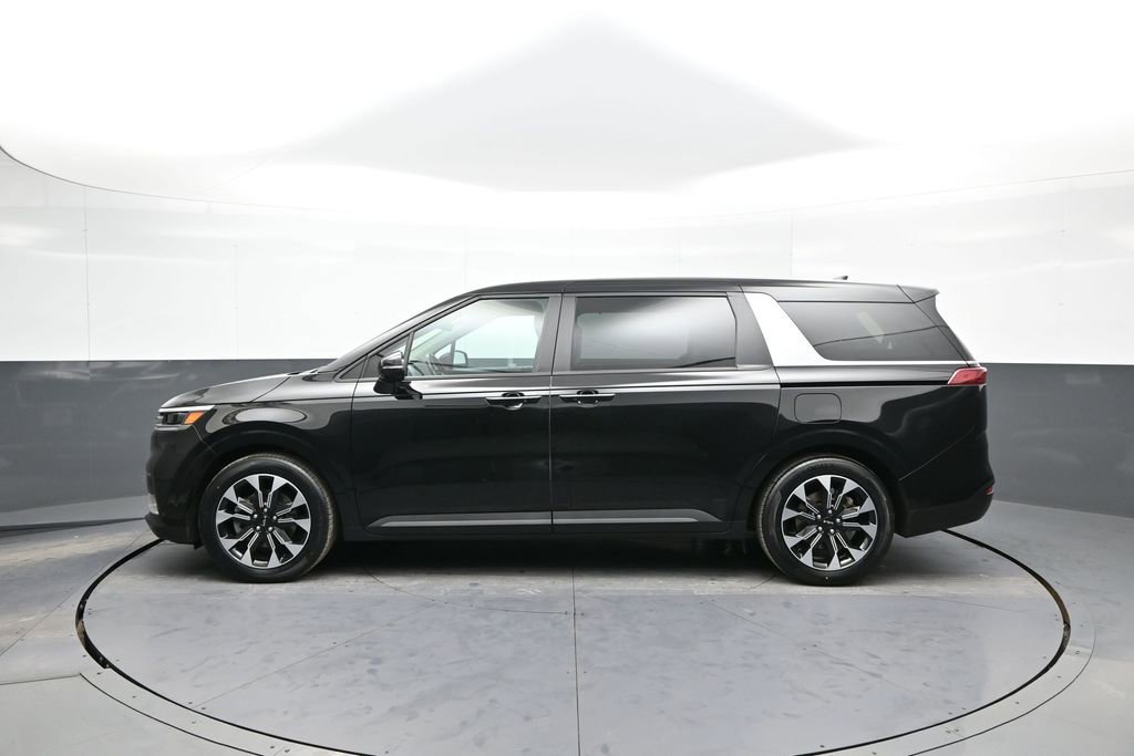 Used 2023 Kia Carnival EX image 9