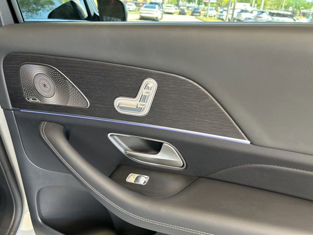 Used 2025 Mercedes-Benz GLS 450 4MATIC w/ AMG Line Exterior image 32