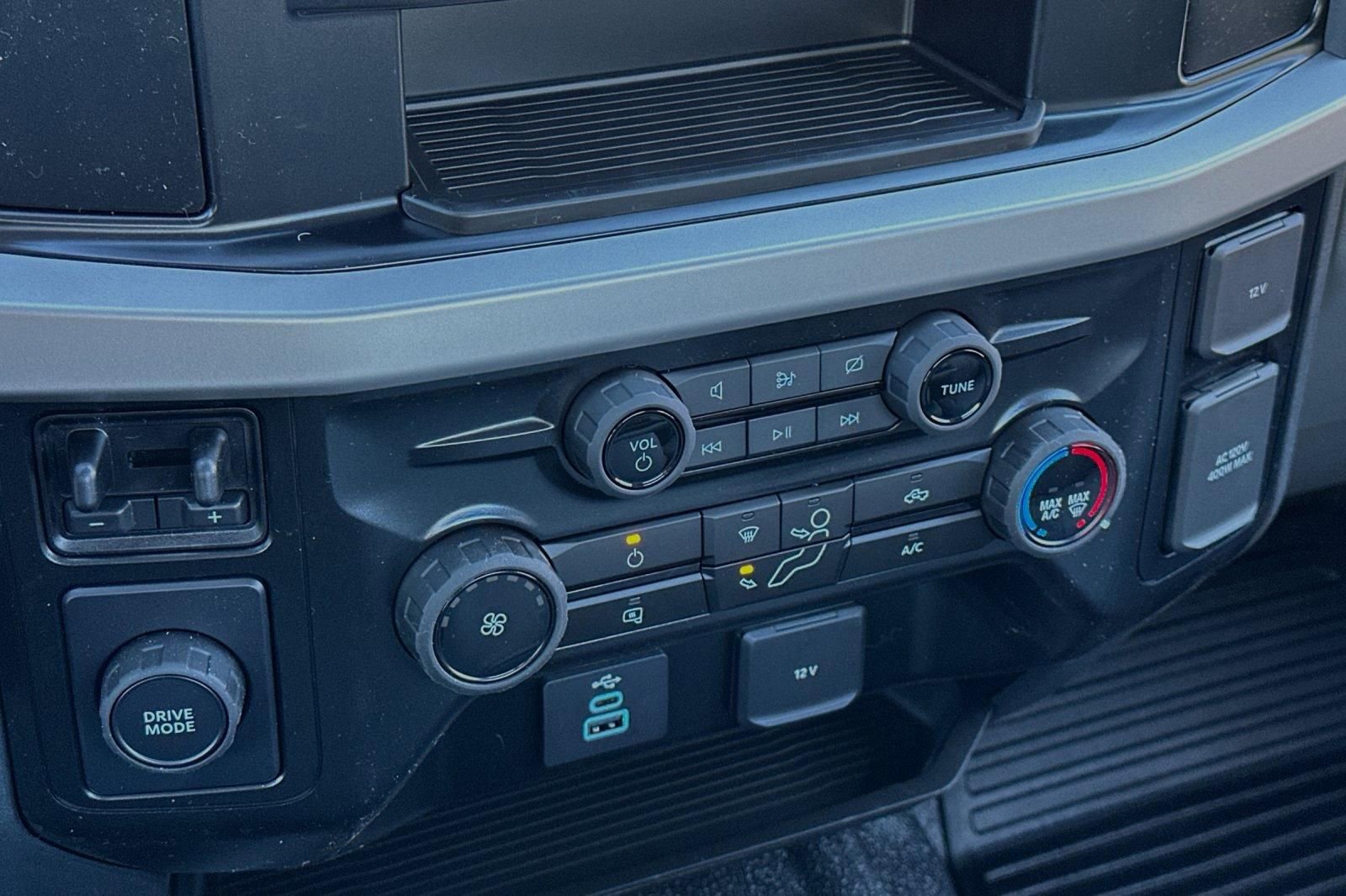 New 2024 Ford F450 XL w/ XL Chrome Package image 11