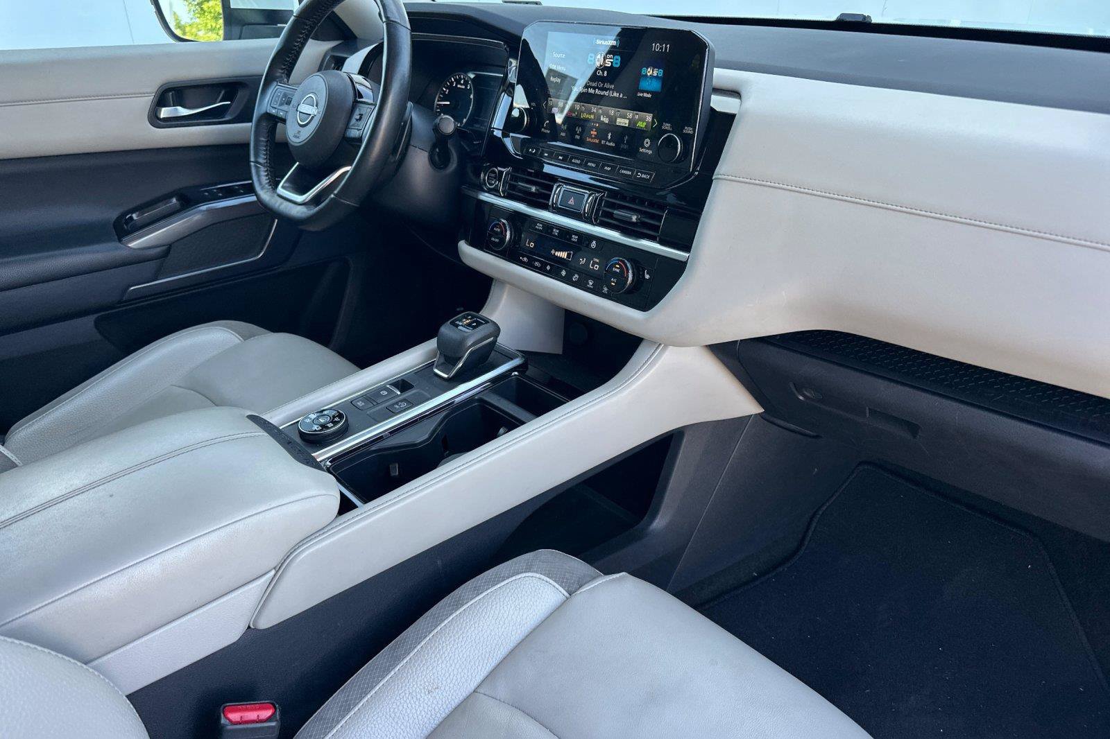 Used 2022 Nissan Pathfinder SL AWD/4WD image 16