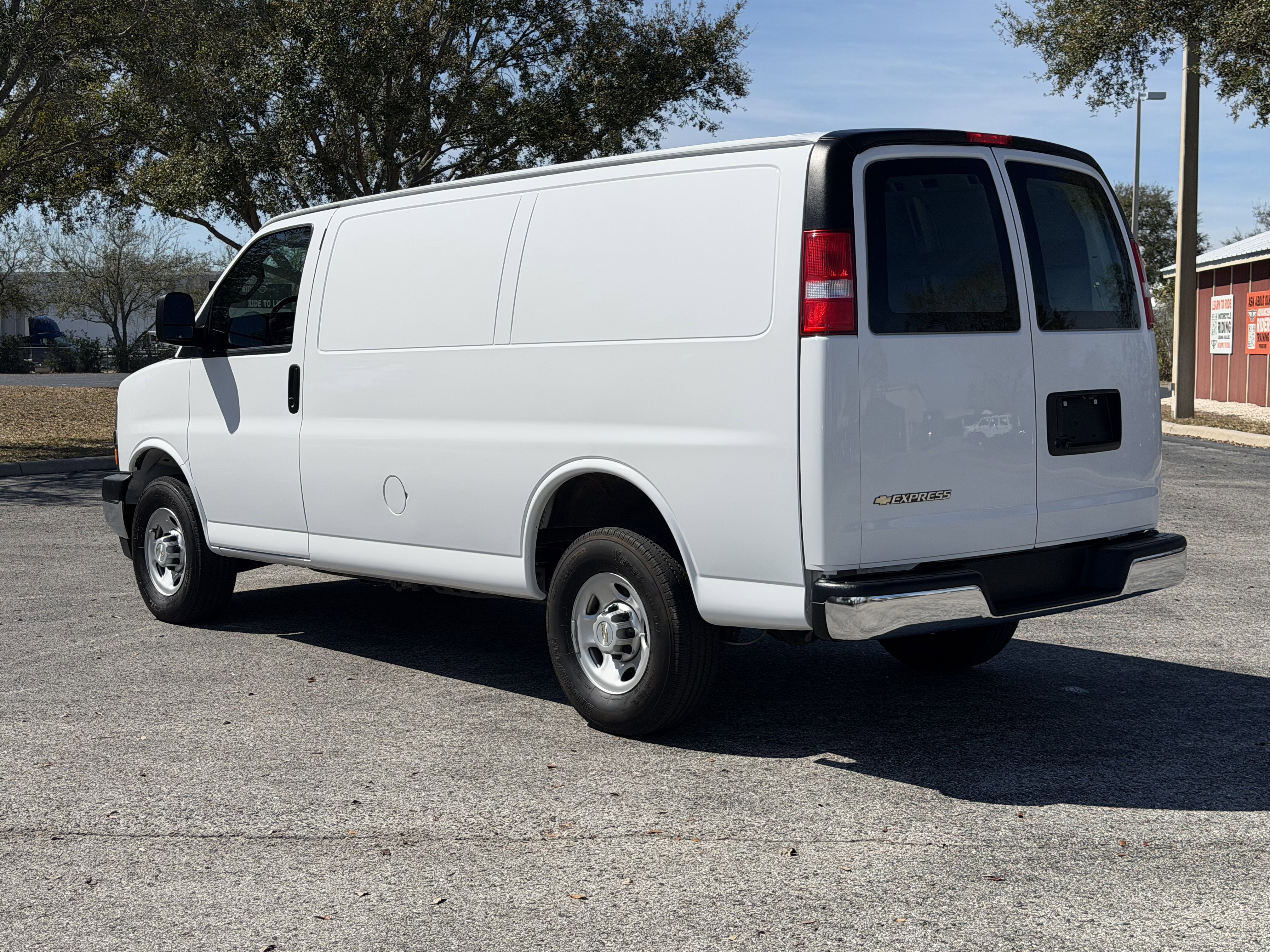 Used 2024 Chevrolet Express 2500 w/ Driver Convenience Package RWD image 3