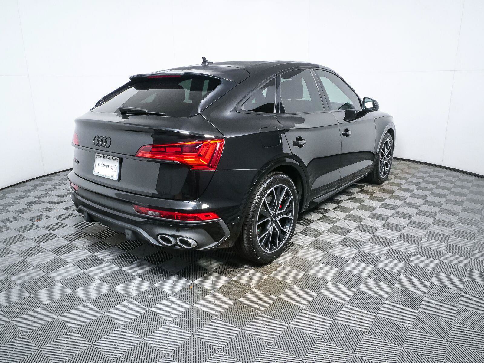 Used 2024 Audi SQ5 Prestige w/ Prestige Package AWD/4WD image 3
