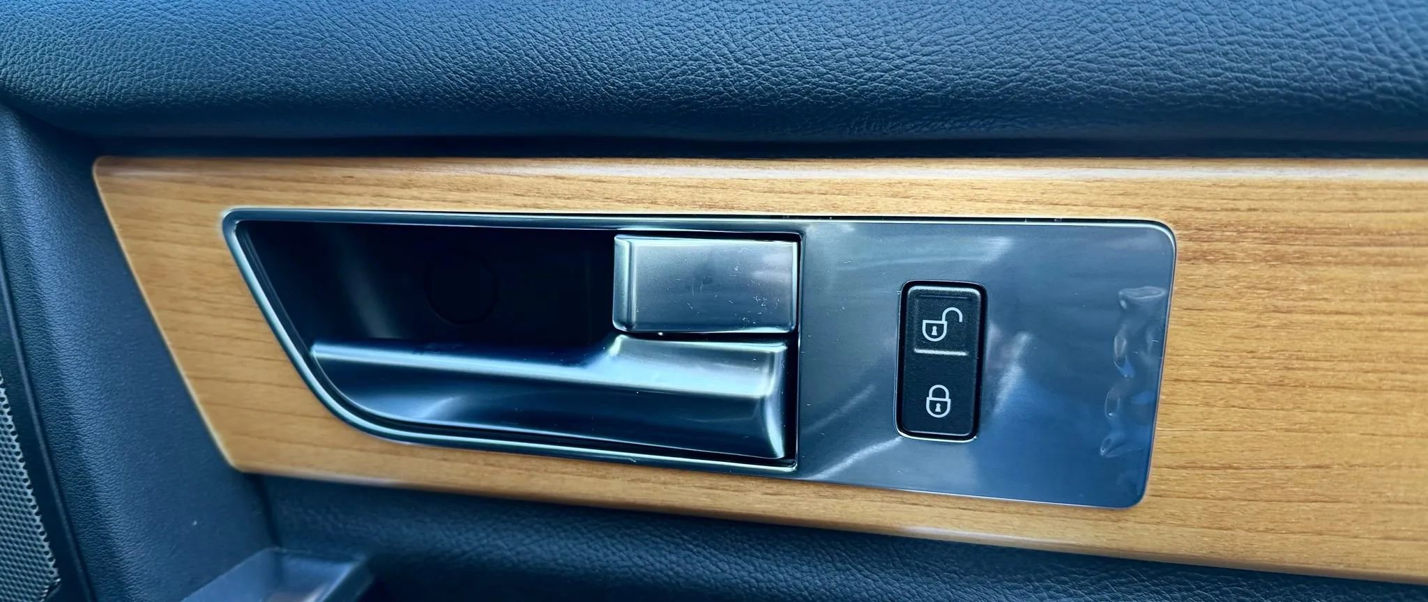 Used 2011 Land Rover LR4 HSE image 38