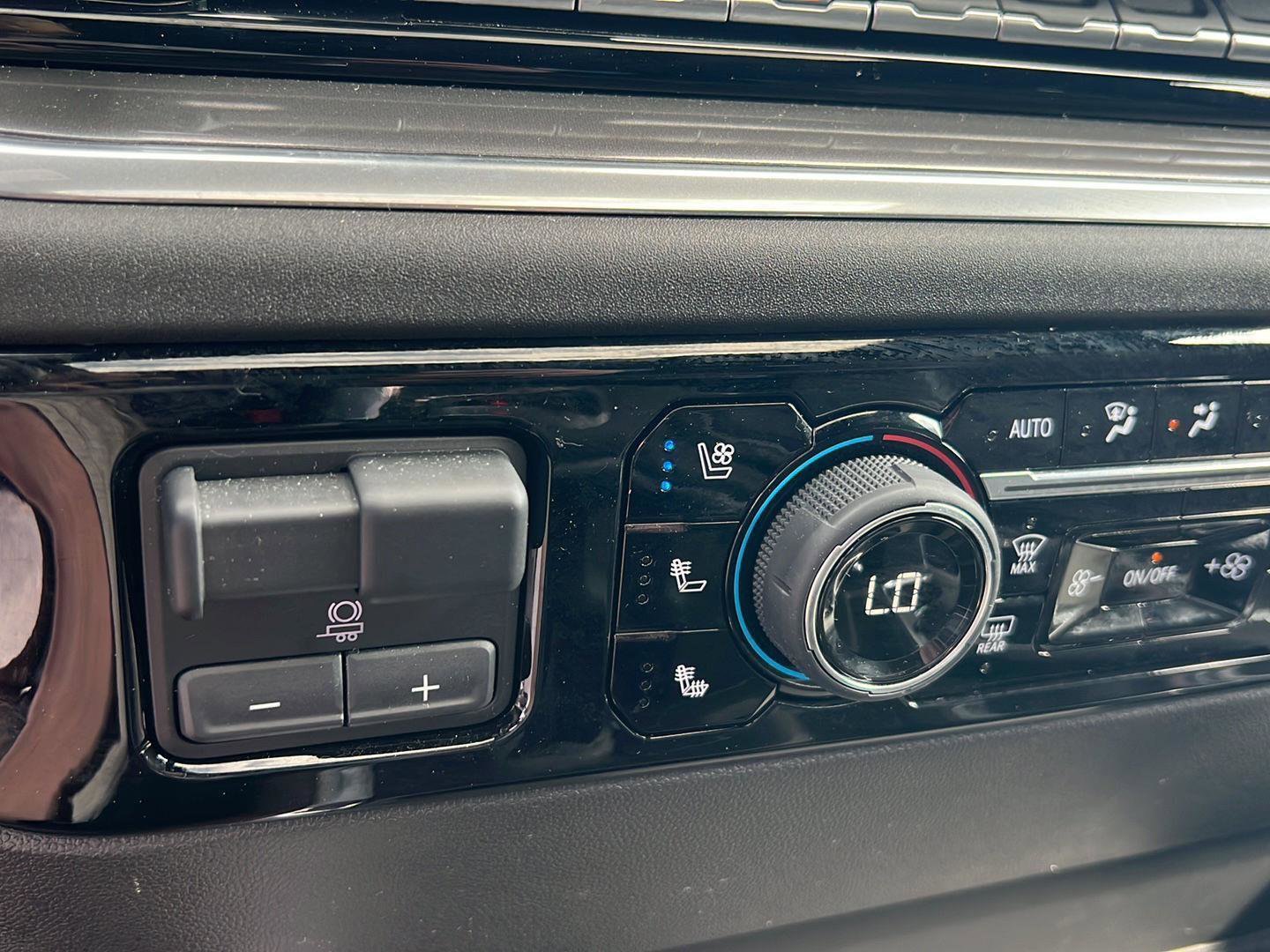 Used 2024 Chevrolet Silverado 1500 High Country w/ High Country Premium Package image 30