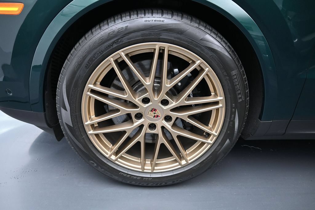Certified 2025 Porsche Cayenne S AWD/4WD image 9