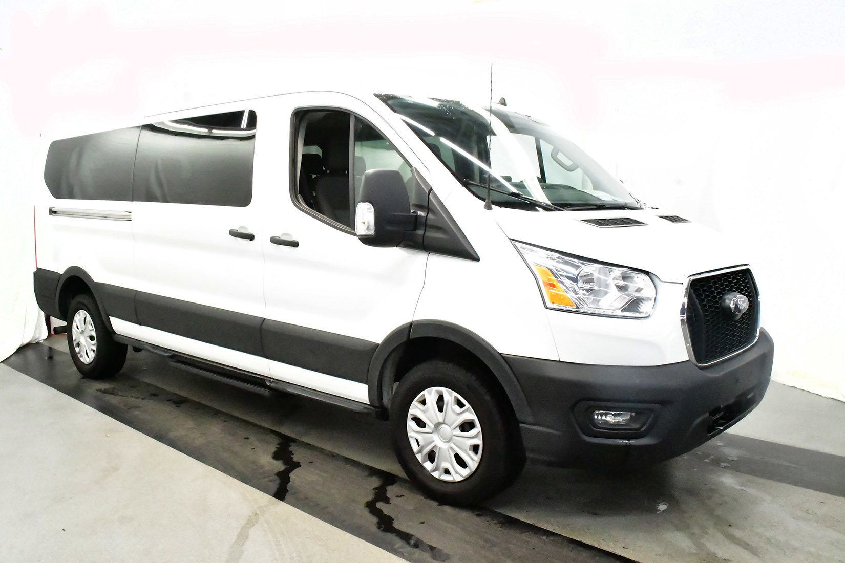 Used 2024 Ford Transit 350 XLT image 2