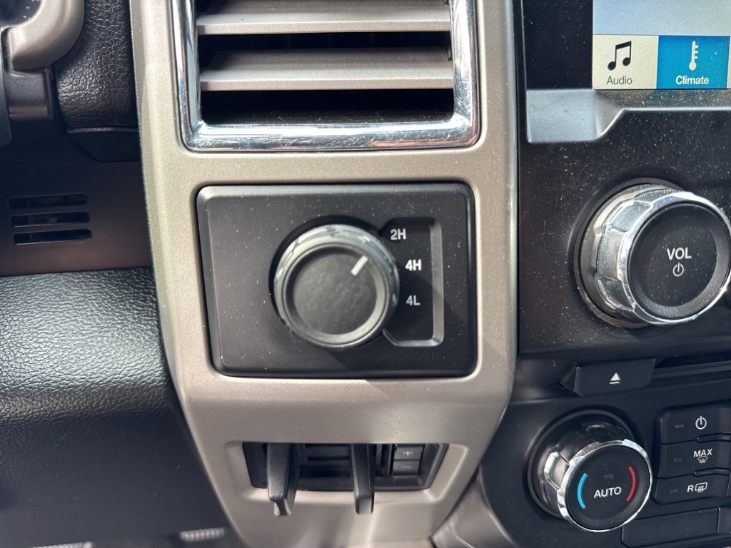 Used 2017 Ford F350 Lariat w/ Chrome Package image 44