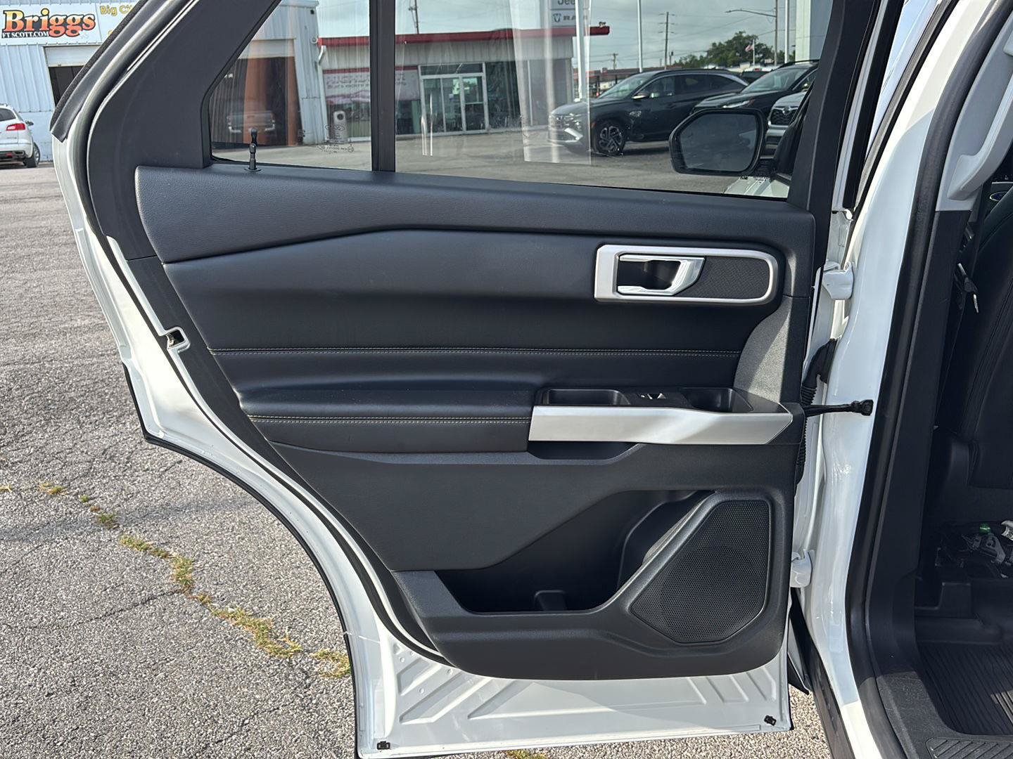 Used 2021 Ford Explorer XLT w/ Equipment Group 202A AWD/4WD image 70