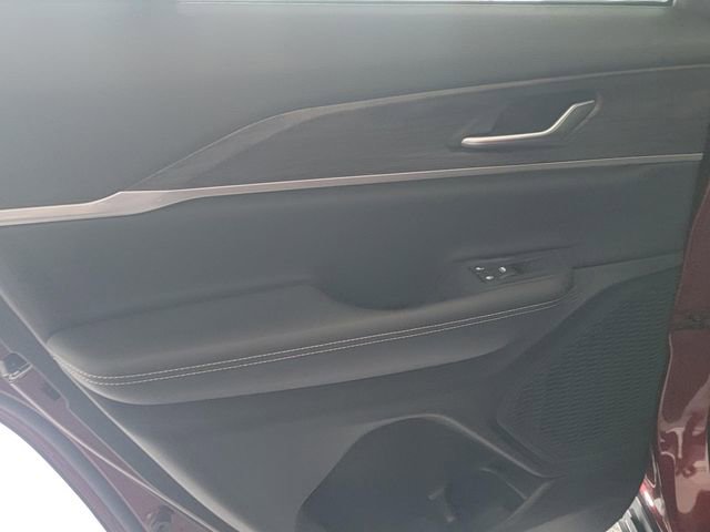 Used 2023 Jeep Grand Cherokee Limited w/ Black Appearance Package image 11