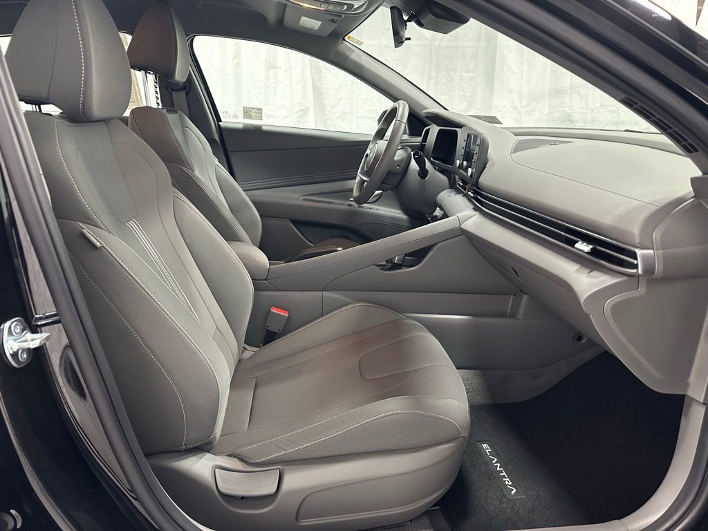 Used 2025 Hyundai Elantra Sport image 53