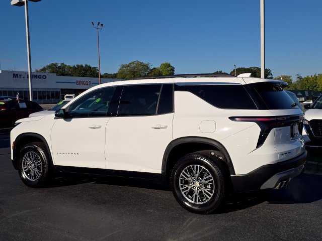 Used 2025 Chevrolet Traverse LT FWD image 5