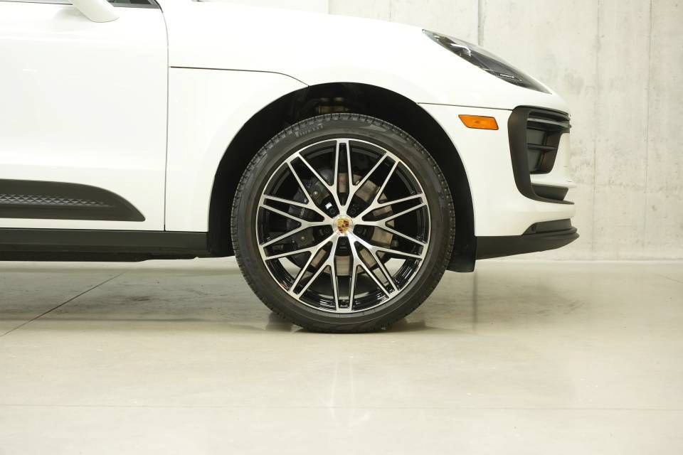 Certified 2026 Porsche Macan AWD/4WD image 44