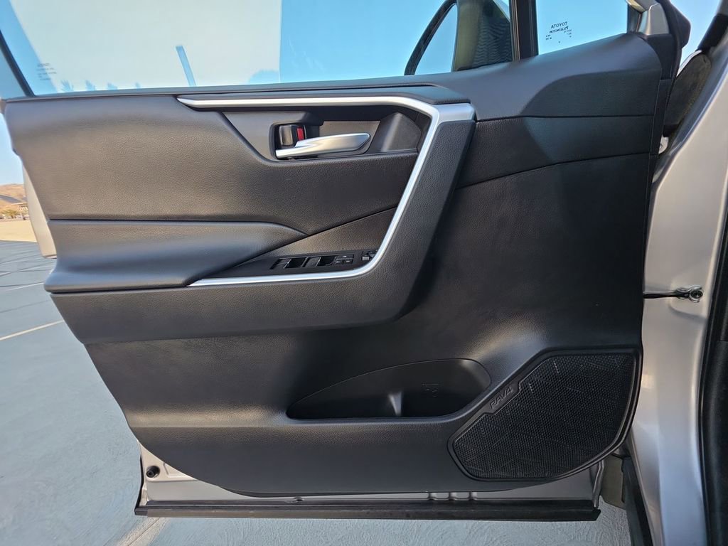 Used 2024 Toyota RAV4 XLE AWD/4WD image 23