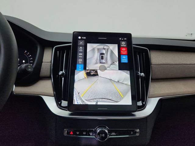 New 2026 Volvo XC90 B6 Plus w/ Protection Package Premier image 32