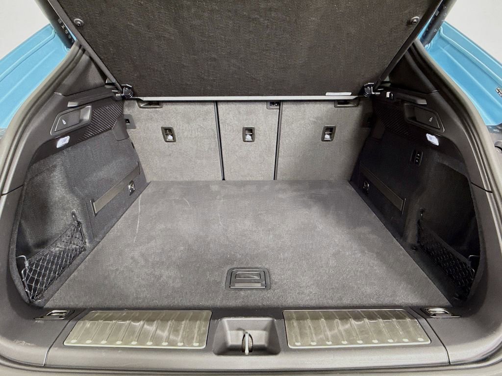 Certified 2024 Porsche Macan 4 Electric image 27