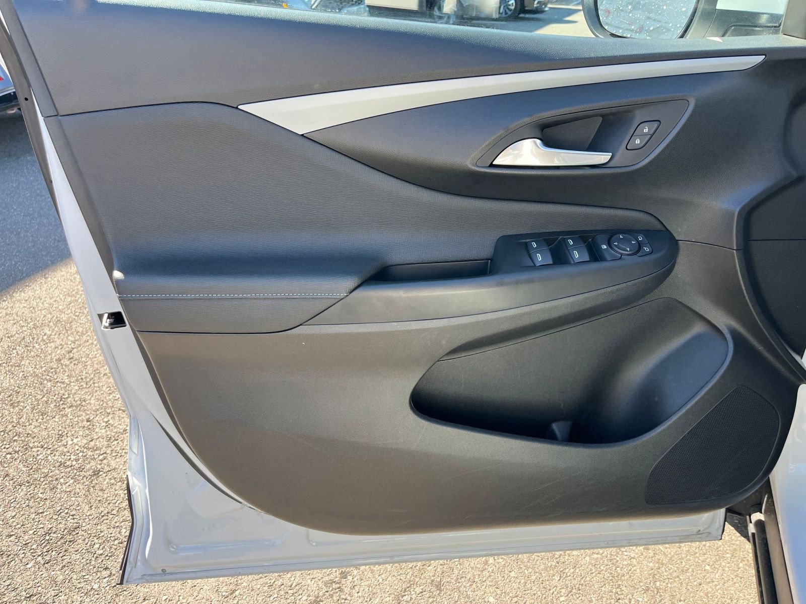 Used 2025 Buick Envista Preferred image 18