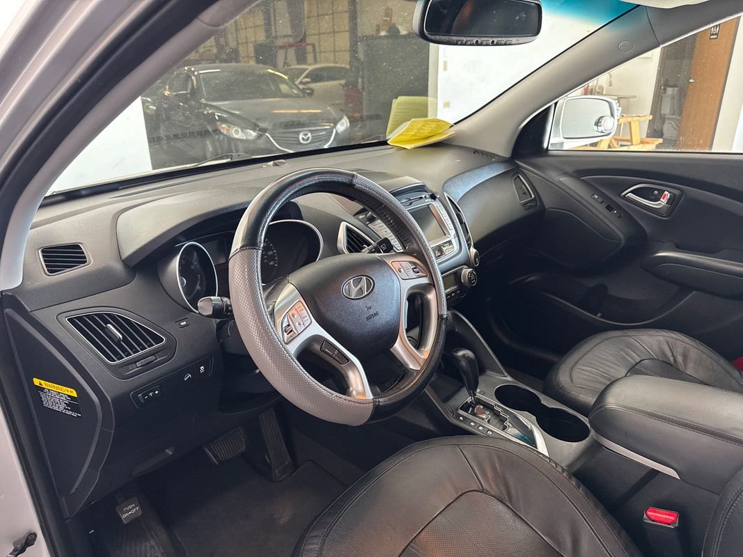 Used 2012 Hyundai Tucson Limited w/ Premium Pkg FWD image 8