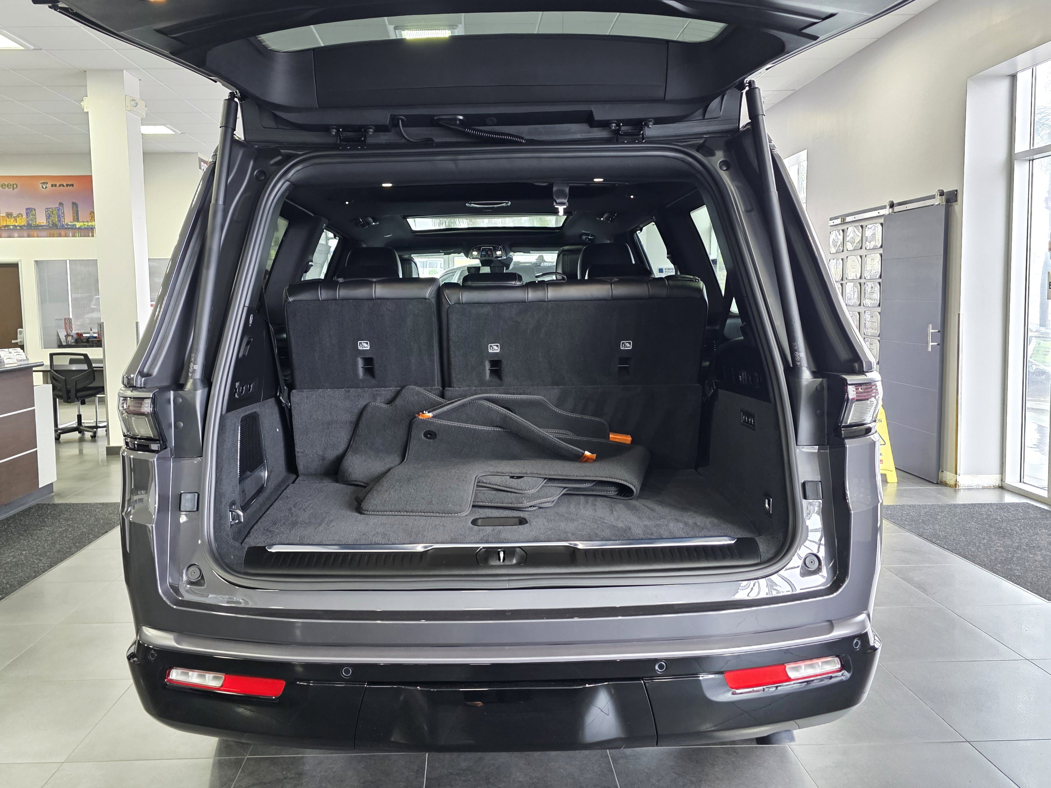 New 2026 Jeep Grand Wagoneer Summit image 22