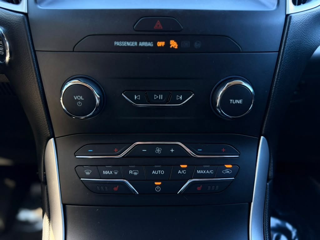 Used 2019 Ford Edge SEL w/ Equipment Group 201A AWD/4WD image 37
