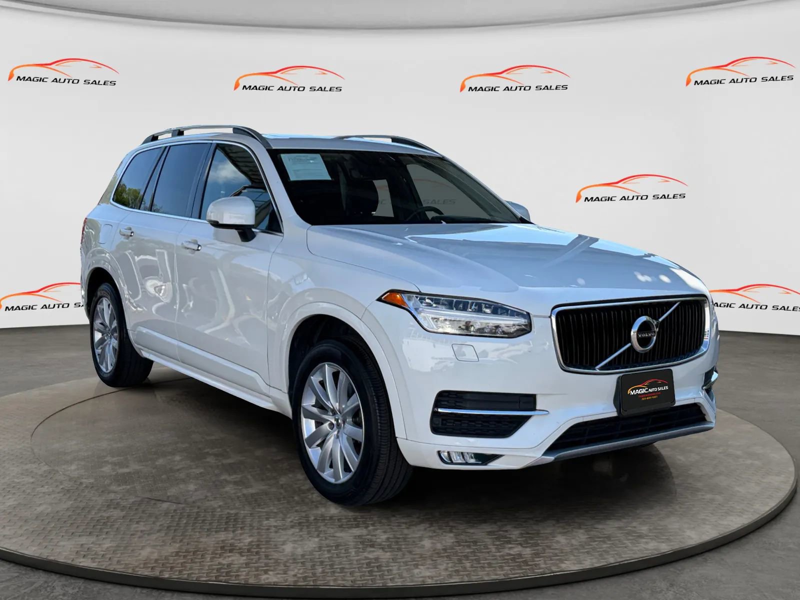 Used 2018 Volvo XC90 T6 Momentum w/ Momentum Plus Package AWD/4WD image 5
