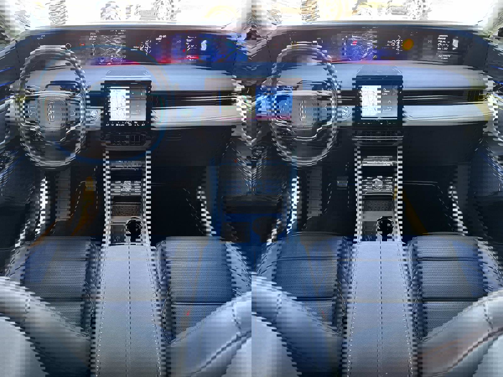 Used 2024 Lincoln Nautilus Reserve image 16