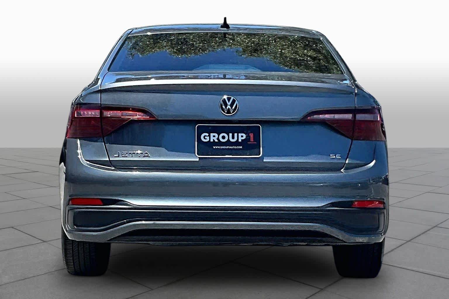 Used 2024 Volkswagen Jetta SE FWD image 5